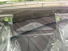 【ホンダセンシング】走行中に前方の車両等を認識し、衝突しそうな時は警報とブレーキで衝突回避と被害軽減をアシスト。より安全にドライブをお楽しみいただけます。