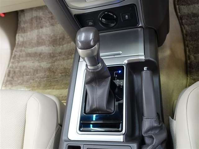 シーケンシャルシフトマチックの採用により、マニュアル感覚でのシフトチェンジが楽しめます！