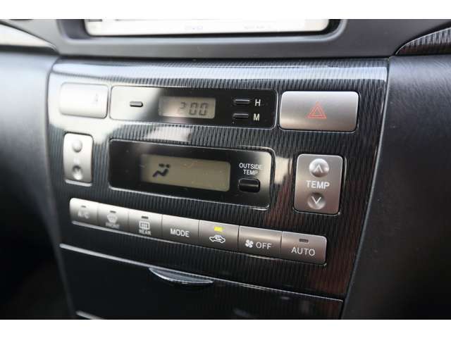 オートエアコンを装備。しっかり冷えております。