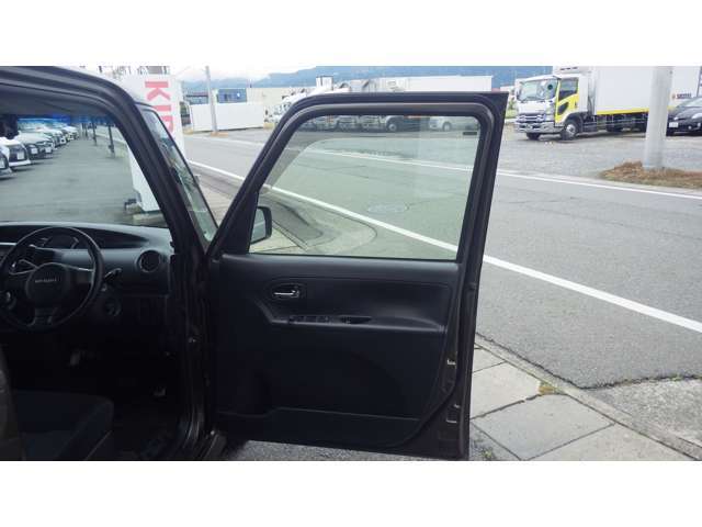 【ETERNITY　CAR’S】静岡県三島市安久55　営業時間：10時～20時