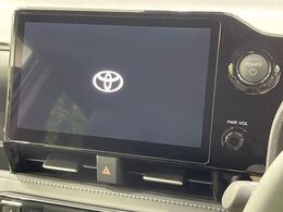 【純正ナビ】人気の純正ナビを装備しております。ナビの使いやすさはもちろん、オーディオ機能も充実！キャンプや旅行はもちろん、通勤や買い物など普段のドライブも楽しくなるはず♪