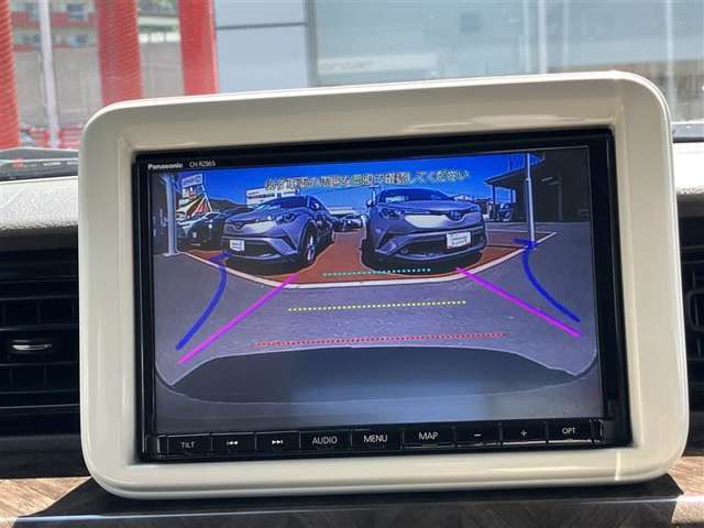 バックガイドモニターで、後方を確認しながら安心して駐車することができます。運転初心者も熟練者も必須の機能ですよ！