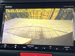 【バックカメラ】駐車時に後方がリアルタイム映像で確認できます。大型商業施設や立体駐車場での駐車時や、夜間のバック時に大活躍！運転スキルに関わらず、今や必須となった装備のひとつです！