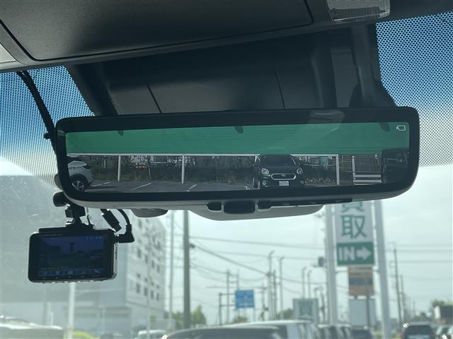 【バックミラー】大きくて見やすいので、後方を見るときも安心です！