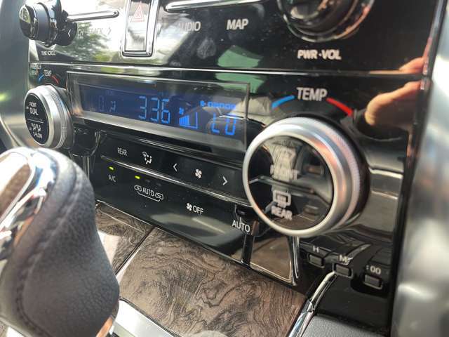 【オートエアコン】車内温度を感知して自動で温度調整が可能！いつでも快適な車内空間を創り上げます♪