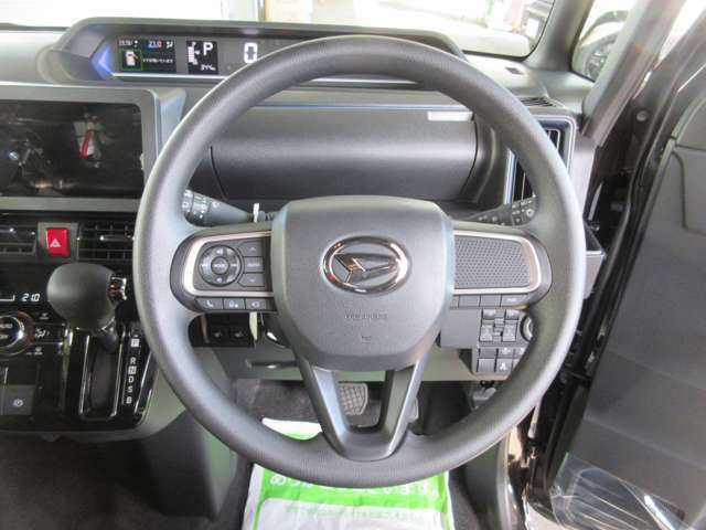 こちらの車両はステアリングリモコンを装備しています。