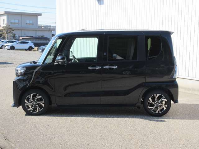 全国でも珍しいオートバックスに併設した富山の車販売・車買取の専門店です。新車・中古車・登録済未使用車などなんでもOK！当店のスタッフはカー用品の知識、クルマの知識も豊富ですのでお気軽にお声がけください。