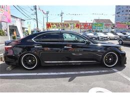 車検令和8年9月・までたっぷり残有ります！試乗はいつでも可能です。カッコイイ！唯一無二のドレスアップカー！当社自慢です！早いもの勝ちです！是非どうぞ！