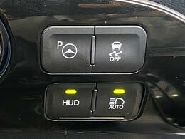 ☆★HUD（ヘッドアップディスプレイ）★☆運転席前方のフロントガラスに速度情報や運転をアシストする情報などを表示！視線を落とさずに速度を確認できるので、よそ見による事故を減らしてくれます！