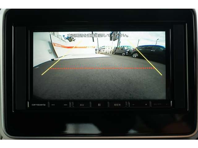 車庫入れの際に大活躍のバックカメラ！ギリギリまで確認できます！