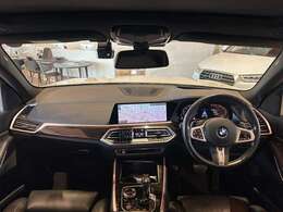 LIBERALAは、輸入車選びの新たなスタイルを提案するインポート・セレクト・ブランドです。オーナー様となる方がクルマから直接感じる感性を第一にした、最良の一台との出会いをコーディネートいたします。