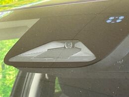 【ホンダセンシング】走行中に前方の車両等を認識し、衝突しそうな時は警報とブレーキで衝突回避と被害軽減をアシスト。より安全にドライブをお楽しみいただけます。