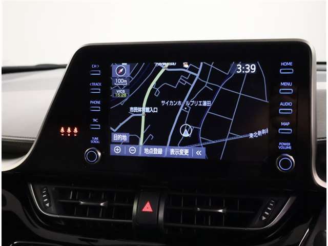 ナビ装備です。遠方へのドライブや初めての道でも、カーナビさえあれば安心して目的地まで案内してくれますね！