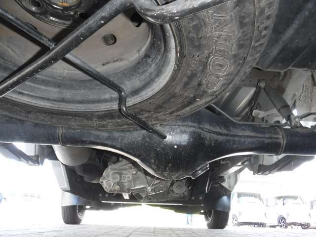 経験豊富なサービススタッフが納車前に細部まで整備・点検をしてお客様にお渡ししています。お買い上げいただいてからもカーライフを末永くサポート致します！