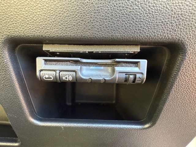 車検はもちろん、自動車保険、板金塗装、お車に関する事なら何でもご相談ください。