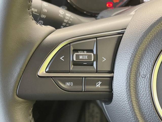 【ステアリングスイッチ】運転中、前方から目線をそらすことなく、オーディオ等の操作が可能な便利機能！安心＆快適なドライブを演出してくれます♪
