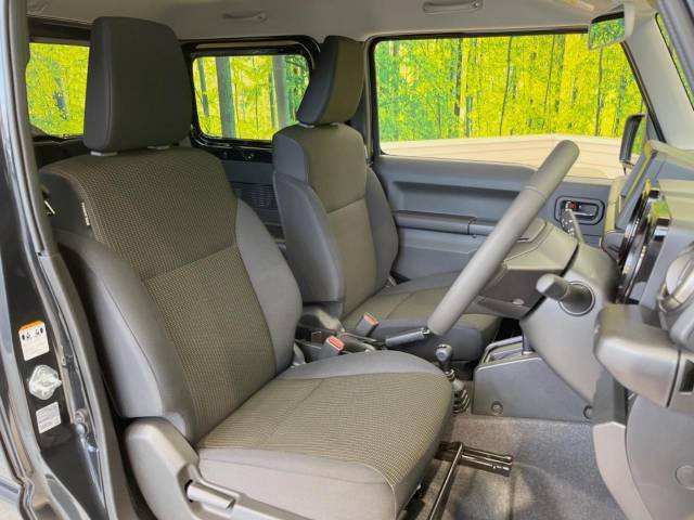 運転席シート廻りは使用感も少なく、良好な状態となっています。丁寧に使われていたことがよくわかりますね。