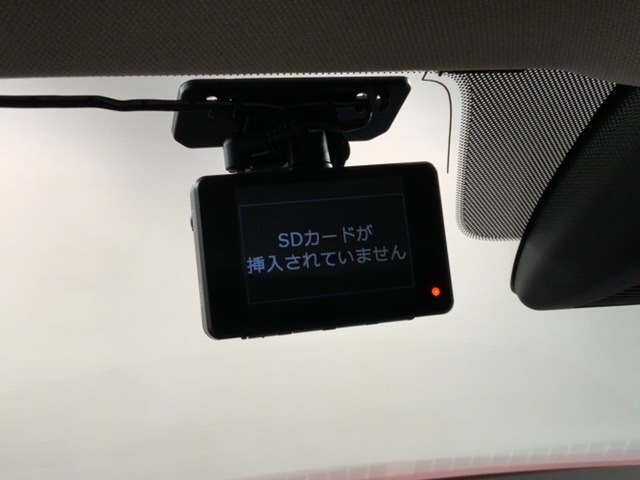万が一の事故のときもドライブレコーダーがあると安心です。ご利用になる場合は個人情報保護の観点より新品の対応SDカードをお求め下さい。