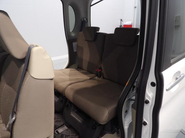 リアシート状態良好です。大きな汚れもへたりも無く、座り心地は良いです。