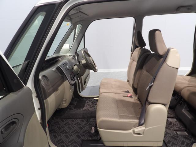 フロントシート状態良好です。大きな汚れもへたりも無く、座り心地は良いです。