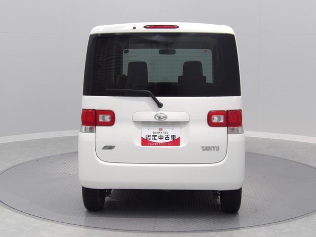 運転席は視点が高いので、小柄な方も運転がしやすいと思いますよ。一度ご来店いただき、ご体感ください。