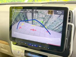 【バックカメラ】駐車時に後方がリアルタイム映像で確認できます。大型商業施設や立体駐車場での駐車時や、夜間のバック時に大活躍！運転スキルに関わらず、今や必須となった装備のひとつです！