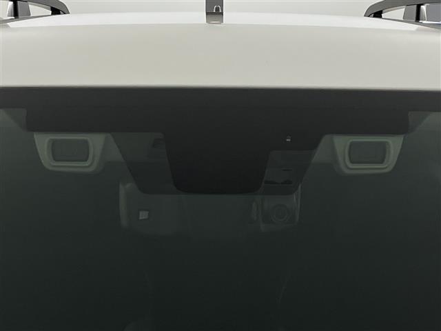 【ドライブレコーダー】映像・音声などの運転中の記録を残します。事故などを起こした起こされた時の証拠になりえますので、もしも時でも安心ですね。