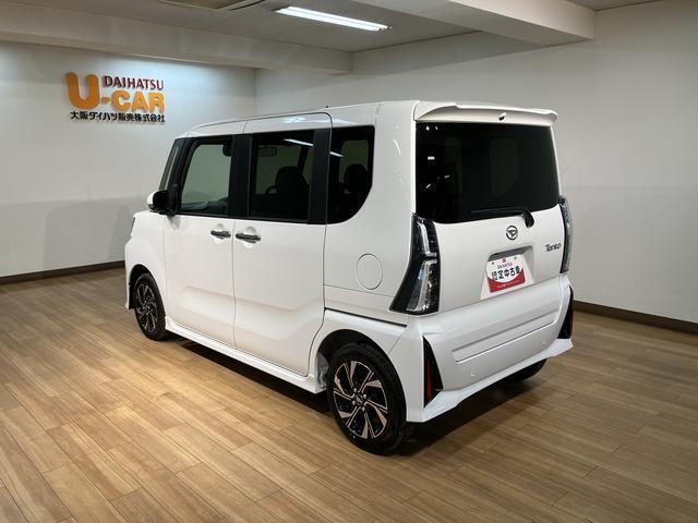 シャープなヘッドライトと迫力のあるフロントグリルの後期型タントカスタム☆　便利なウェルカムオープン機能付両側電動スライドドアなど装備充実です☆