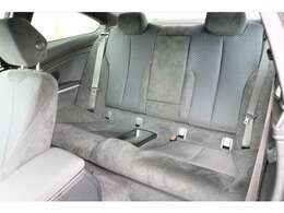 BMWの座席シートは人間工学に基づいた設計がされており、長時間乗っていても疲れにくいです。