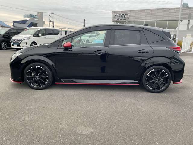 ドアバイザー付の車両です