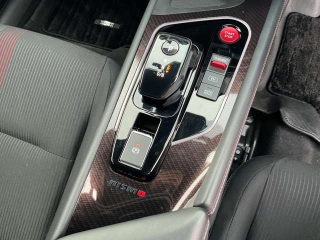 駐車ブレーキは電動式です。オートホールド機能付きで便利ですね