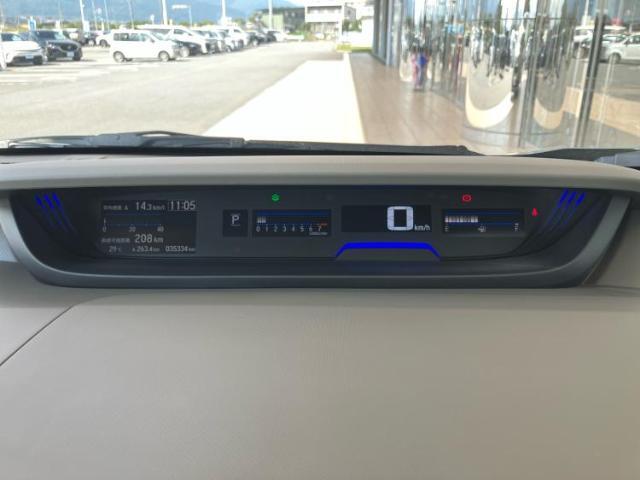 WECARSの展示場では実際に見て、触ってお車をお選びいただけます！知識の豊富な営業スタッフが様々なカーライフをご提案いたします！