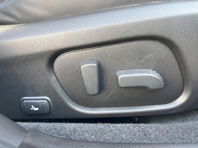【パワーシート】スイッチ一つで簡単にシートの微調整が可能！電動だから力もいりません！快適なシートポジションにセットして、快適なドライブをお楽しみください。