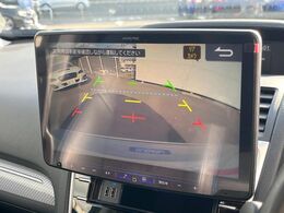 【バックカメラ】駐車時に後方がリアルタイム映像で確認できます。大型商業施設や立体駐車場での駐車時や、夜間のバック時に大活躍！運転スキルに関わらず、今や必須となった装備のひとつです！
