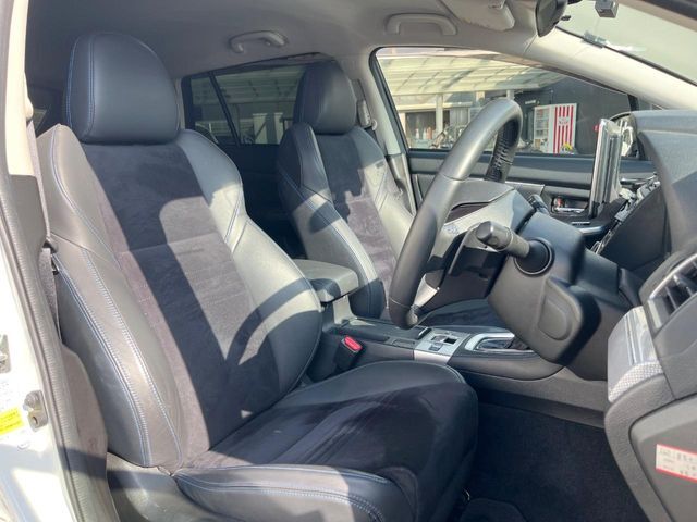 運転席シート廻りは使用感も少なく、良好な状態となっています。丁寧に使われていたことがよくわかりますね。