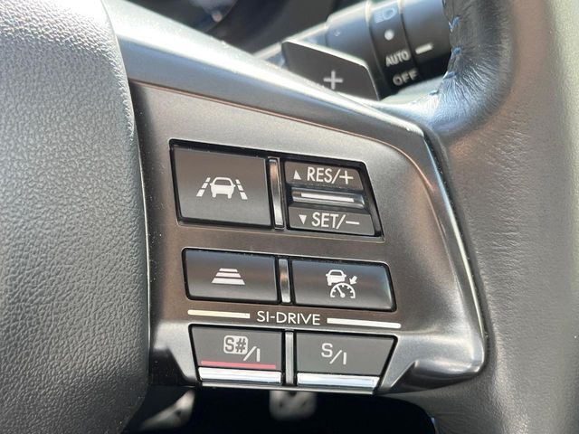 【全車速追従機能付クルーズコントロール】高速道路での長距離走行が楽に！！自動で速度を保つクルーズコントロールが、衝突軽減システムと連携し、前方の車両を感知して車間を保つように速度調節してくれます！！
