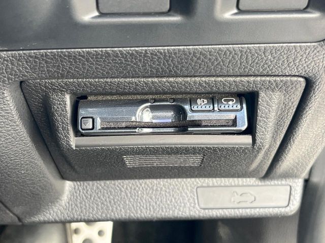 【ETC】高速道路の料金所をストレスなく通過！話題のスポットやサービスエリアに多い「スマートIC」利用時は必須のアイテムです。当店でセットアップを実施、ご納車当日からすぐにご利用いただけます！