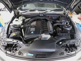 エンジン型式N52B25A出力204ps(150kW)/6300rpm最大トルク25.5kg・m(250N・m)/2750～3000rpm