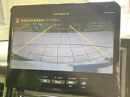 【バックカメラ】駐車時に後方がリアルタイム映像で確認できます。大型商業施設や立体駐車場での駐車時や、夜間のバック時に大活躍！運転スキルに関わらず、今や必須となった装備のひとつです！