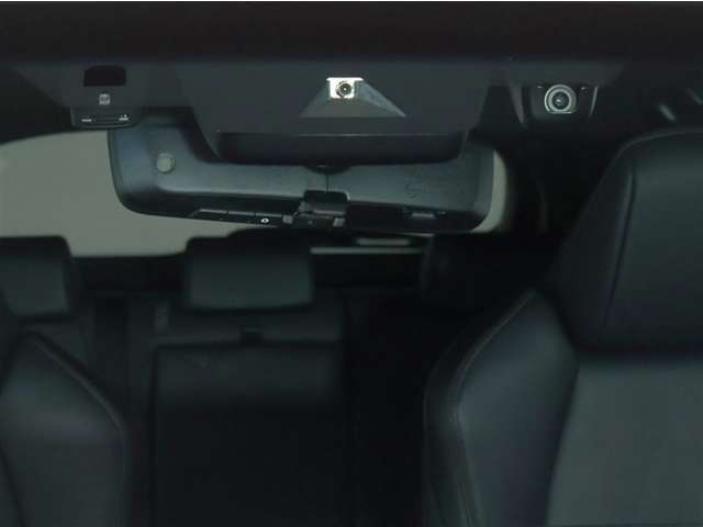 ドライブレコーダー装備：車の走行中の主に外観を中心に記録する撮影機材です！交通事故発生時の責任の所在を明確にしたり、観光等を記録するのにも役立ちます！