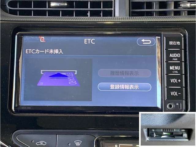 ナビ画面連動のETC付きです。高速道路料金所での小銭の出し入れや雨天時における窓の開け閉めなどの煩わしさが解消できます。料金所の通過もスムーズで快適ですよ。