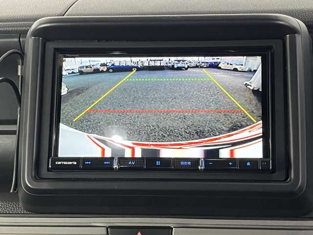 後方モニター表示でバック時の障害物もしっかり見えます！