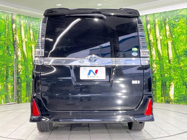 安心の最長10年・走行無制限保証（有償）をご用意。保証内容も充実はもちろん、無料点検＆オイル交換や、年中無休の全国・24時間ロードサービスも付帯されておりますのでご安心下さい。