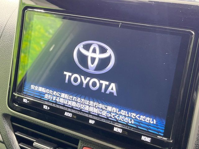 【純正ナビ】人気の純正ナビを装備。オーディオ機能も充実しており、Bluetooth接続すればお持ちのスマホやMP3プレイヤーの音楽を再生可能！毎日の運転がさらに楽しくなります！！