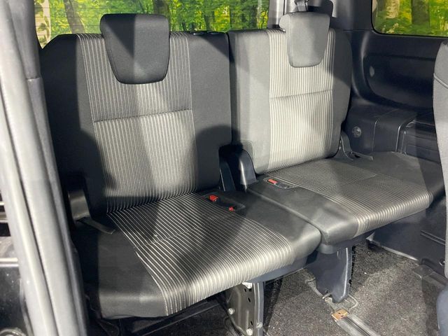 3列目シートはもちろん状態良好☆大人でもゆったりと座って頂けますので、大人数でのお出かけもラクラクです♪ご家族で、気の知れた仲間で、ドライブに行くのが楽しみですね♪