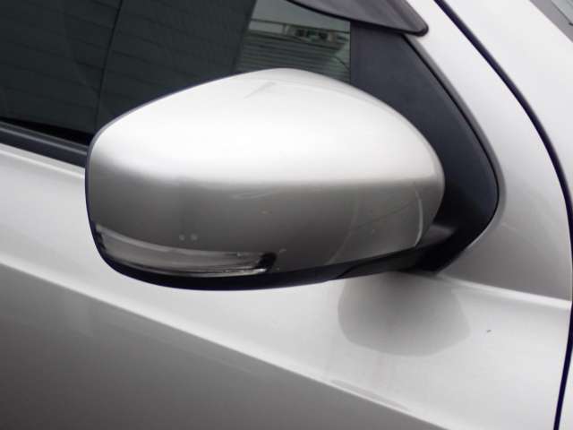 ウインカー付きドアミラーです。