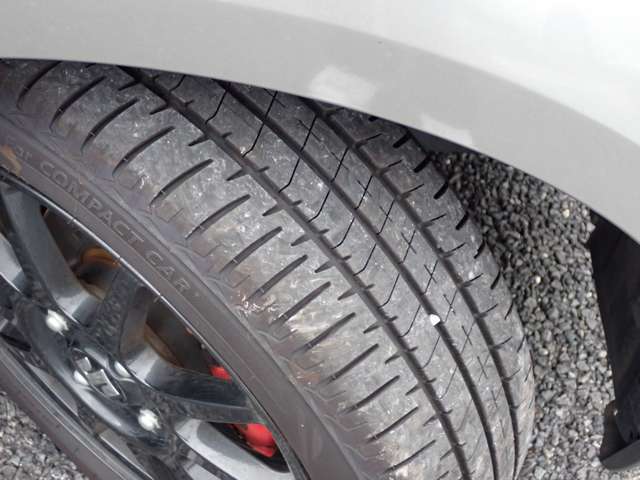タイヤの溝あります。