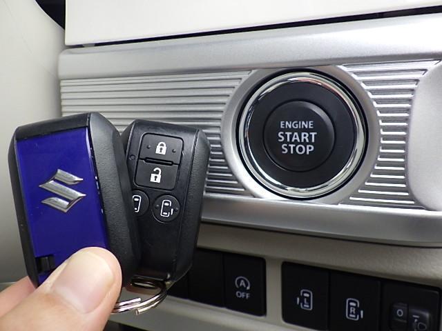 エンジンスタートはキーレスプッシュスタート式、リモコンキーが2つ付属いたします。