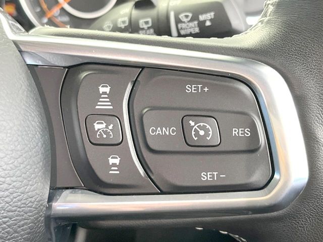 ●アダプティブクルーズコントロール：前の車との車間距離を一定にとりつつ、一定速度で自動走行してくれる次世代のクルーズコントロール！主に高速道路や自動車専用道路で使用する便利な機能です！