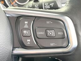 ●アダプティブクルーズコントロール：前の車との車間距離を一定にとりつつ、一定速度で自動走行してくれる次世代のクルーズコントロール！主に高速道路や自動車専用道路で使用する便利な機能です！